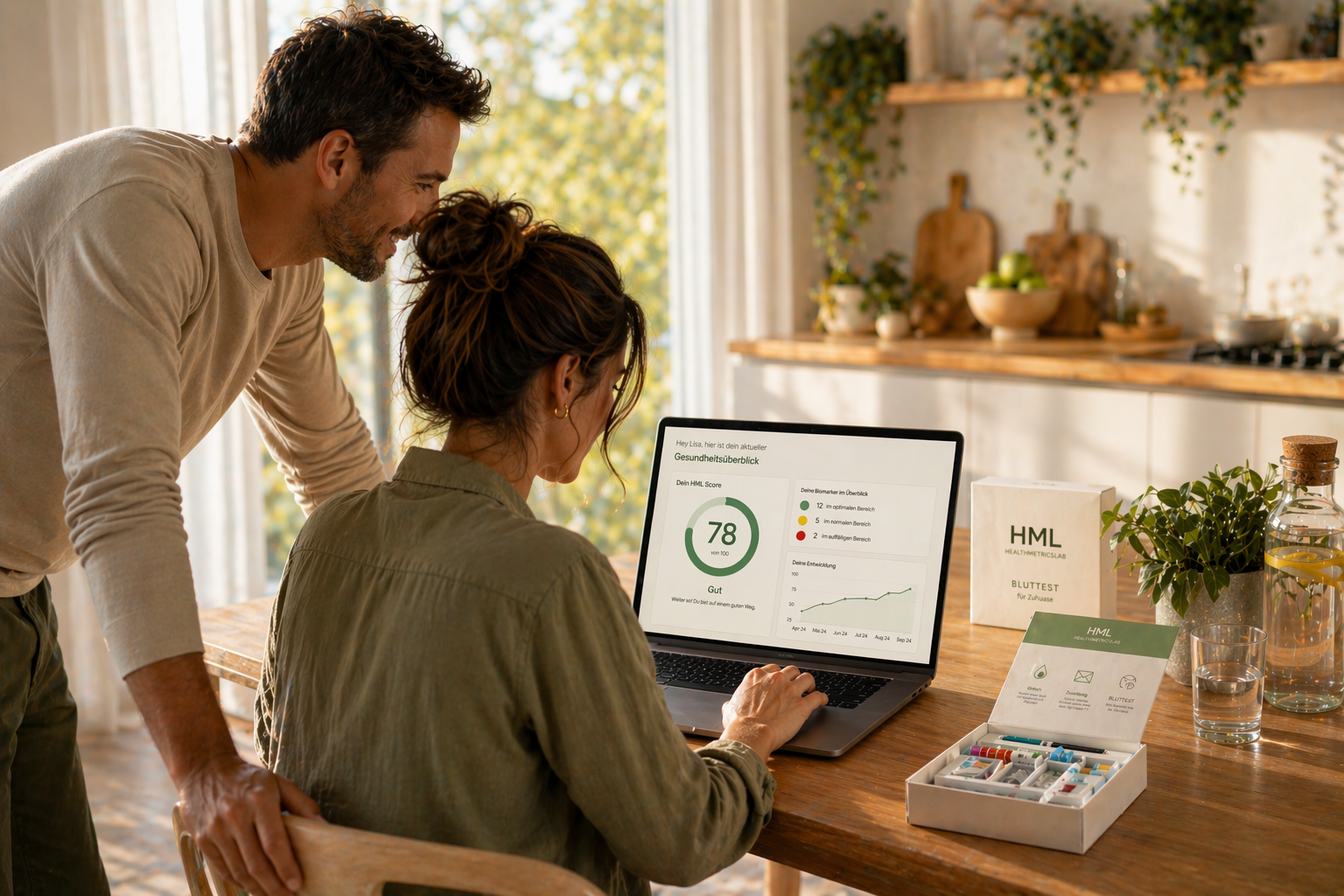 Paar schaut gemeinsam auf das HealthMetricsLab Dashboard
